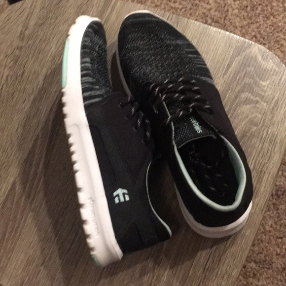 Etnies women’s shoes - Picture 3 of 5